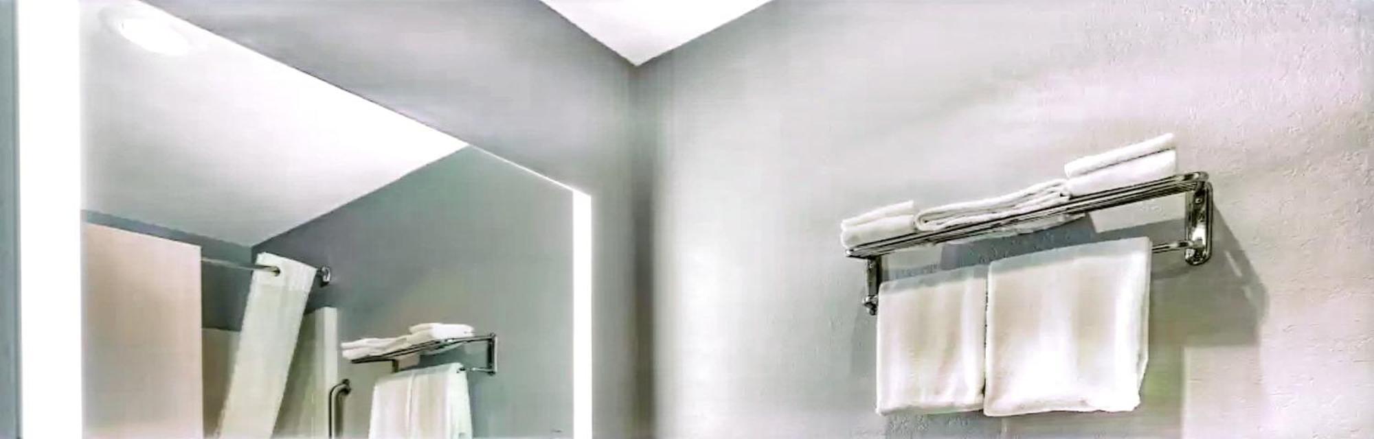 Quality Inn & Suites Manhattan Bagian luar foto