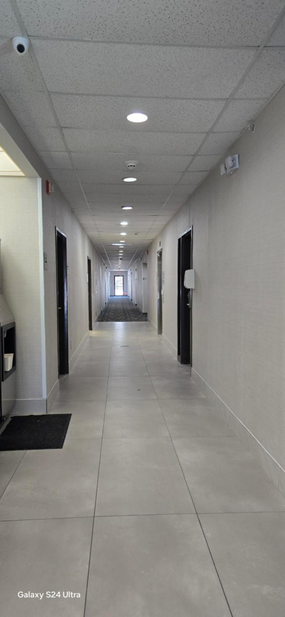 Quality Inn & Suites Manhattan Bagian luar foto